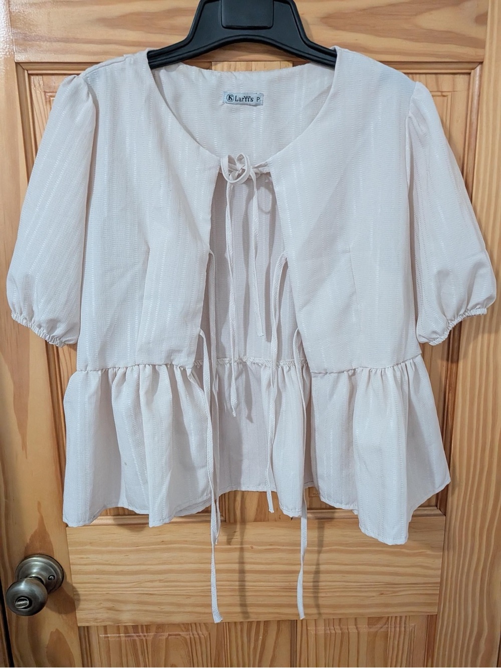 Laryi’s Light Pink Tie Front Puff Sleeve Peplum Blouse Size P